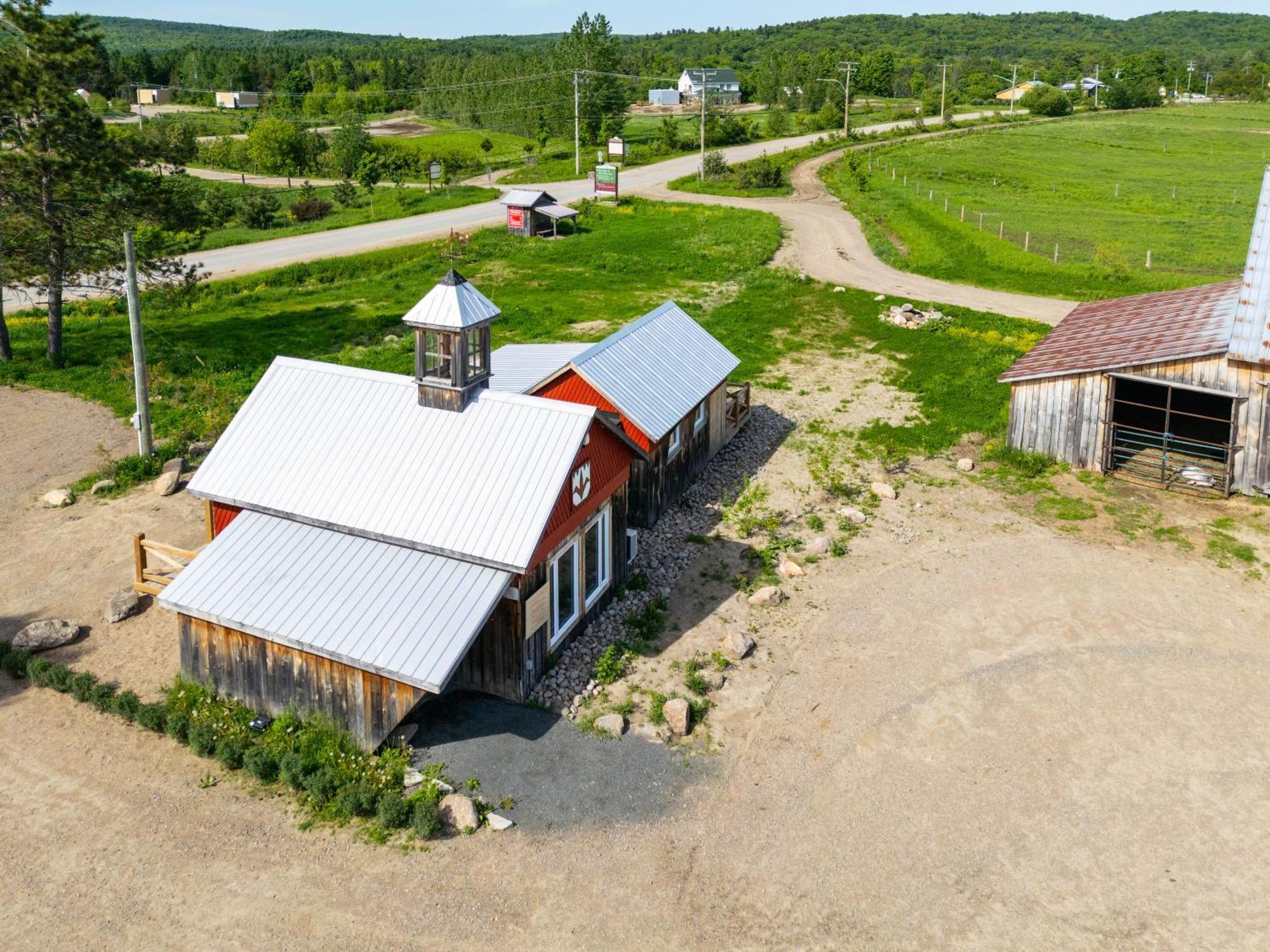 Le Baluchon Eco-Villegiature Saint-Paulin ภายนอก รูปภาพ